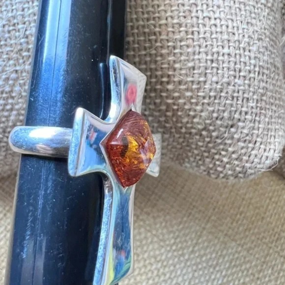 925 & Amber Baltic Cross Ring Size 5 3/4 - Picture 7 of 9